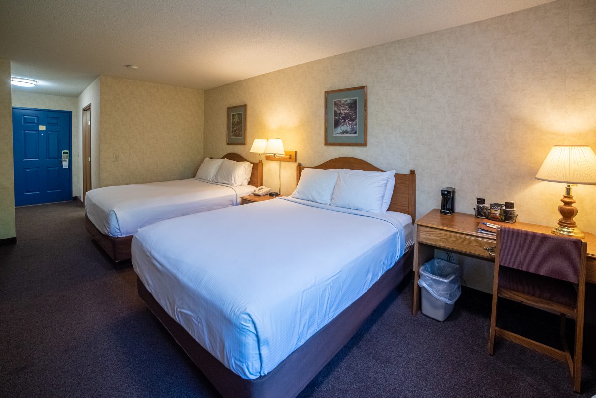 Deluxe Double Queen Room Willabee’s Motel